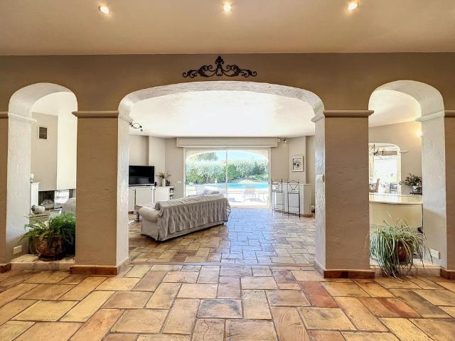 Tout savoir sur cette maison dans le quartier Valmasque Notre Dame de Vie, à Mougins