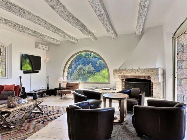 Tout savoir sur cette maison dans le quartier Valmasque Notre Dame de Vie, à Mougins