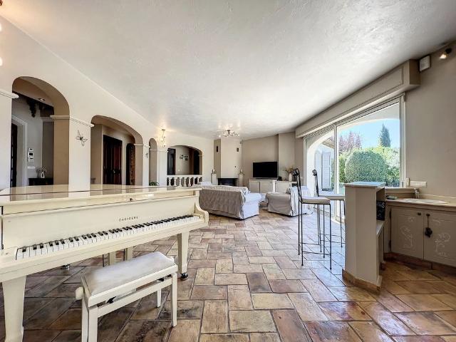Tout savoir sur cette maison dans le quartier Valmasque Notre Dame de Vie, à Mougins