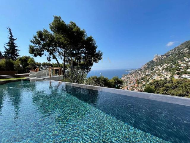 Tout savoir sur cette maison dans le quartier Village Cros de Caste Coupiere Mont Gros, à Roquebrune Cap Martin