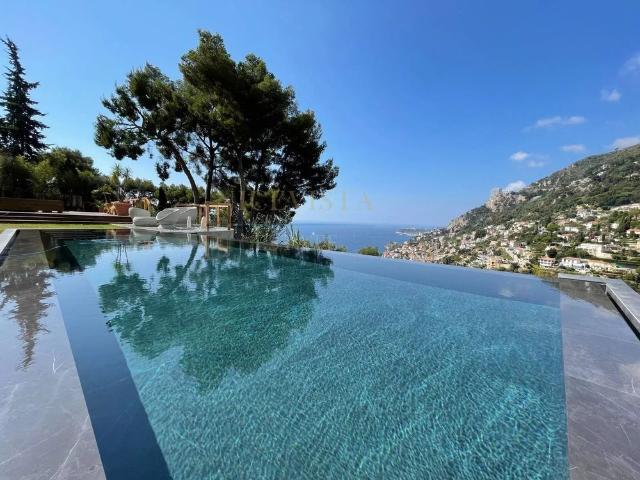Tout savoir sur cette maison dans le quartier Village Cros de Caste Coupiere Mont Gros, à Roquebrune Cap Martin