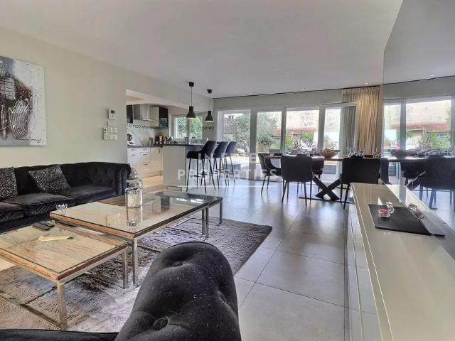 Tout savoir sur cette maison dans le quartier Village Le Val Cabrieres, à Mougins