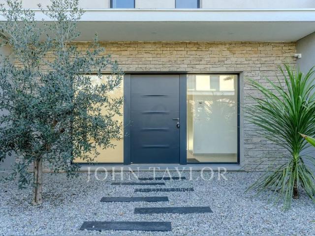 Tout savoir sur cette maison dans le quartier Village Le Val Cabrieres, à Mougins