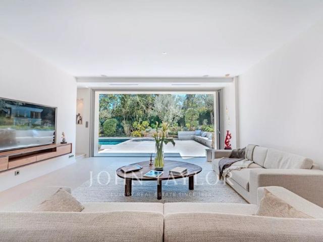Tout savoir sur cette maison dans le quartier Village Le Val Cabrieres, à Mougins