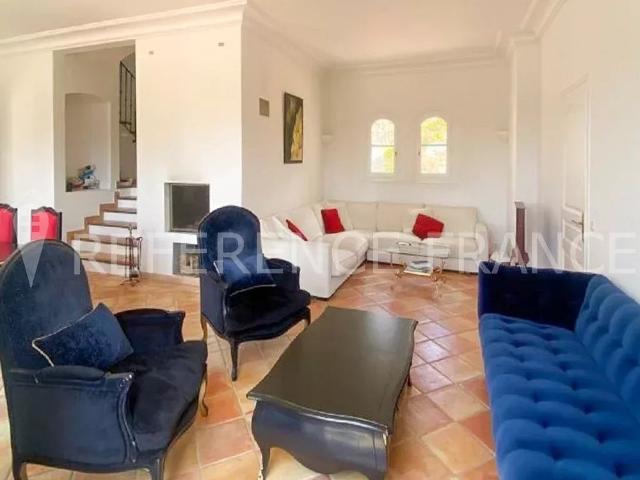 Tout savoir sur cette maison dans le quartier Village Le Val Cabrieres, à Mougins