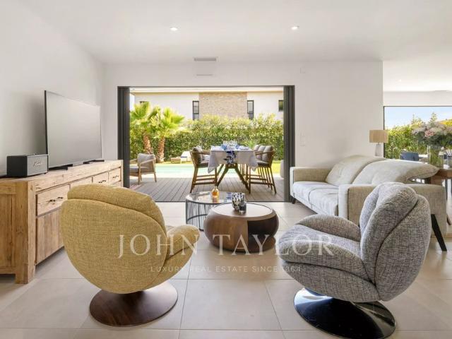 Tout savoir sur cette maison dans le quartier Village Le Val Cabrieres, à Mougins