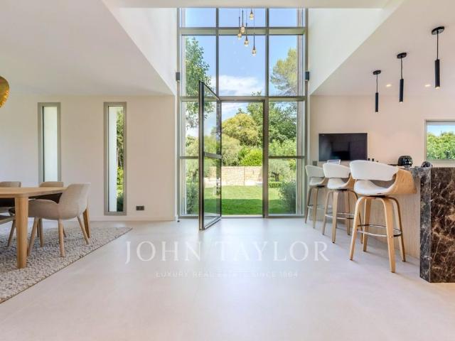 Tout savoir sur cette maison dans le quartier Village Le Val Cabrieres, à Mougins