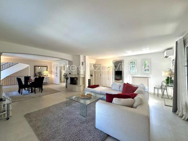 Tout savoir sur cette maison dans le quartier Village Le Val Cabrieres, à Mougins