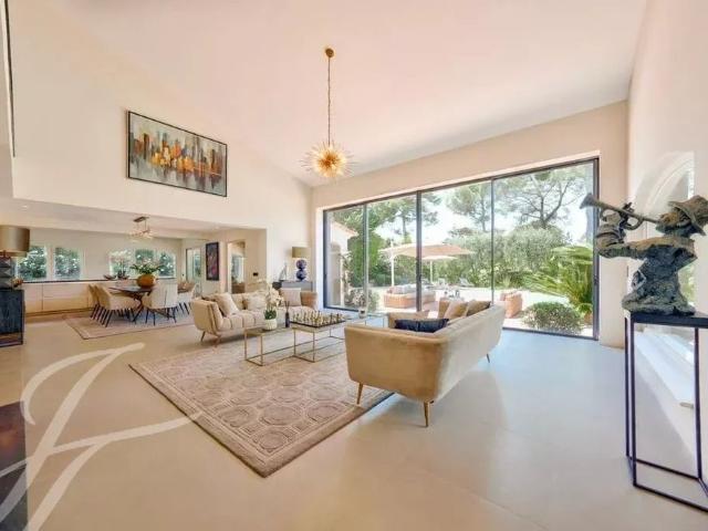 Tout savoir sur cette maison dans le quartier Village Le Val Cabrieres, à Mougins