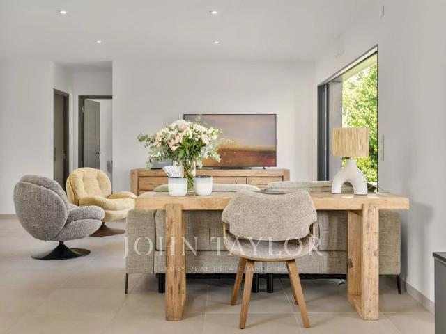 Tout savoir sur cette maison dans le quartier Village Le Val Cabrieres, à Mougins