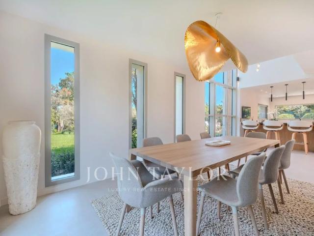 Tout savoir sur cette maison dans le quartier Village Le Val Cabrieres, à Mougins