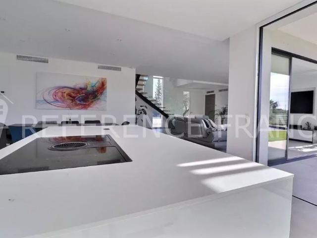 Tout savoir sur cette maison dans le quartier Village Le Val Cabrieres, à Mougins