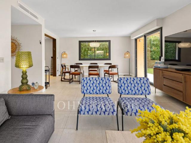 Tout savoir sur cette maison dans le quartier Village Le Val Cabrieres, à Mougins