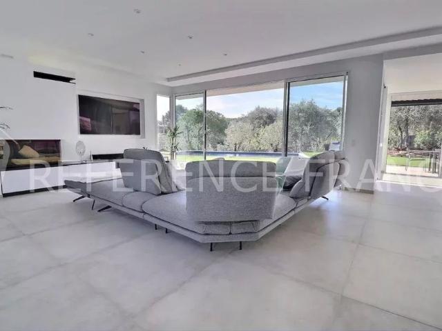 Tout savoir sur cette maison dans le quartier Village Le Val Cabrieres, à Mougins
