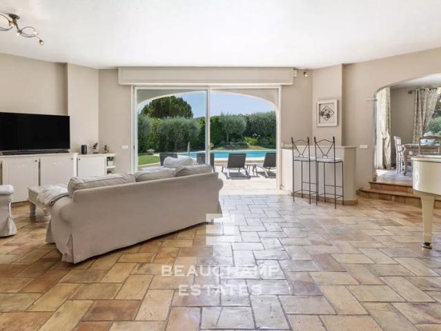 Tout savoir sur cette maison dans le quartier Village Le Val Cabrieres, à Mougins