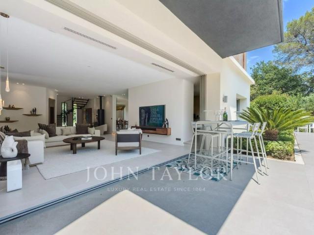 Tout savoir sur cette maison dans le quartier Village Le Val Cabrieres, à Mougins