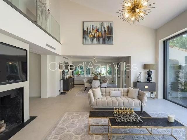 Tout savoir sur cette maison dans le quartier Village Le Val Cabrieres, à Mougins