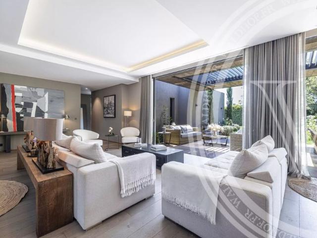 Tout savoir sur cette maison dans le quartier Village Le Val Cabrieres, à Mougins