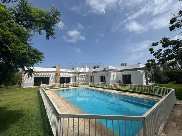 Villa de 2000m² en location à Souissi RABAT