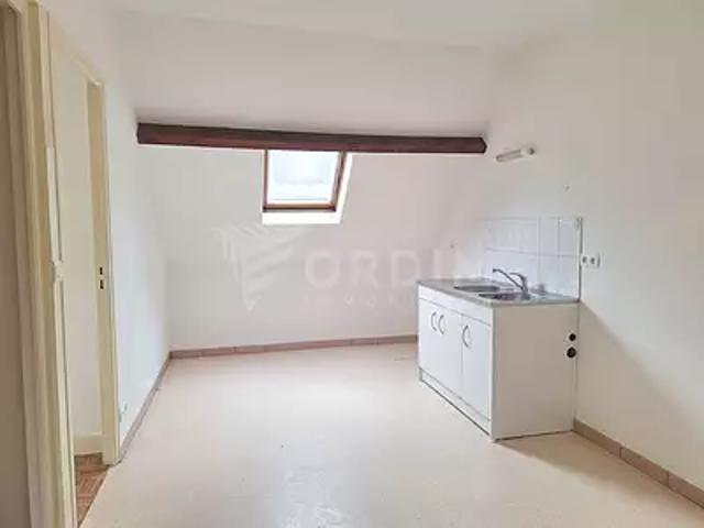 Toucy 89130 Location appartement 2 pièces t2 au dernier étage