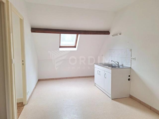 TOUCY APPARTEMENT F2