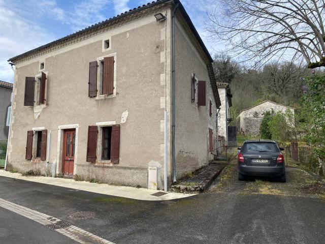 Touffailles Maison de village et dépendances à rénover 130m² Touffailles