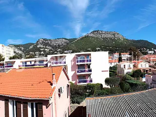 Toulon 83000 Achat / Vente appartement 2 pièces t2 au dernier étage cave