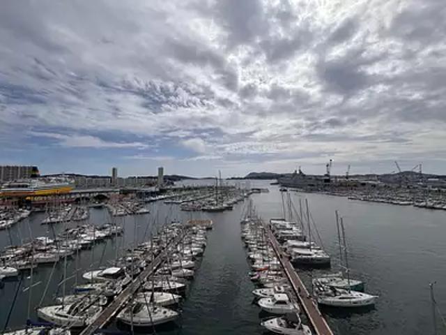 Toulon 83000 Location appartement 1 pièce t1 balcon