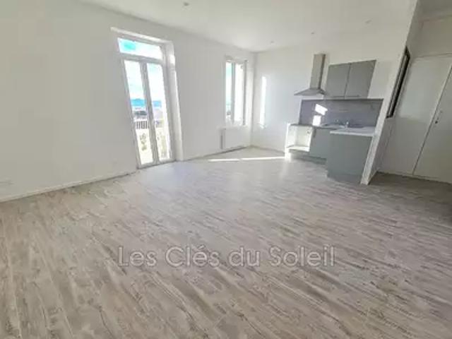 Toulon 83000 Location appartement 2 pièces t2 au dernier étage