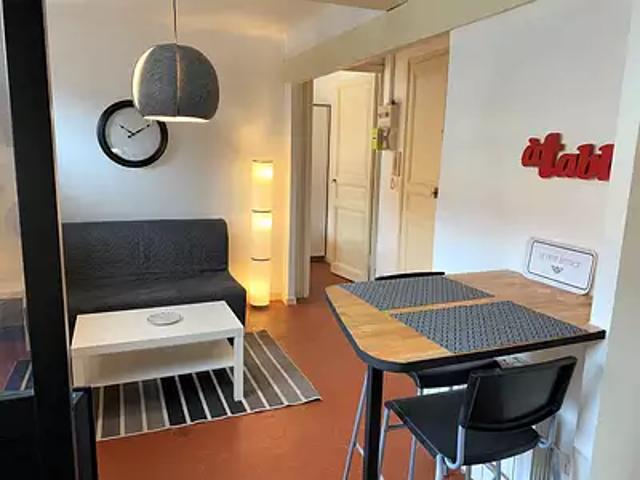 Toulon 83000 Location appartement 2 pièces t2 au dernier étage