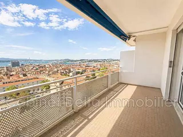 Toulon 83000 Location appartement 4 pièces t4 au dernier étage terrasse