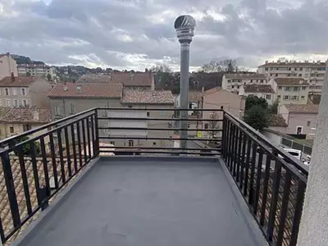Toulon 83100 Achat / Vente appartement 3 pièces t3 au dernier étage