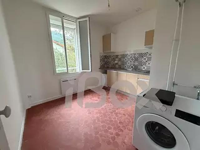 Toulon 83100 Achat / Vente appartement 1 pièce t1 au dernier étage