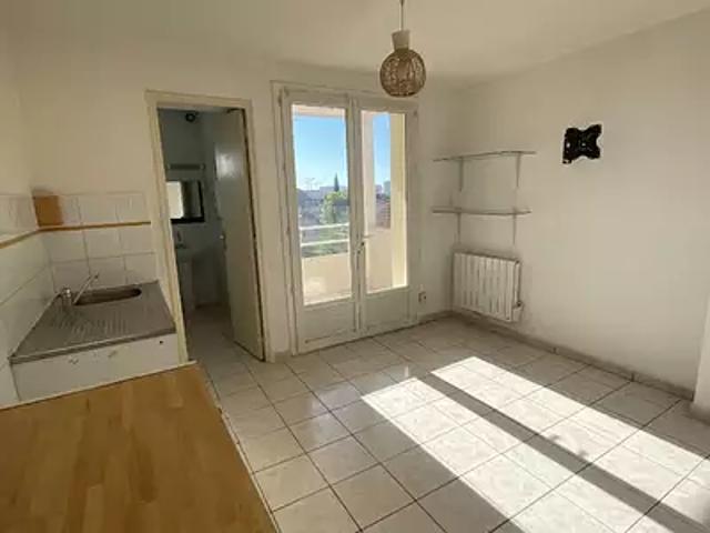 Toulon 83200 Location appartement 2 pièces t2 au dernier étage