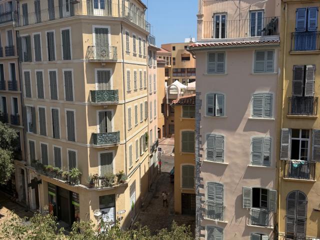 Toulon Centre Immeuble en très bon état