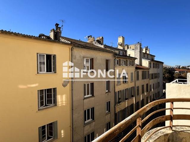 TOULON CENTRE quartier PLACE D'ARMES Type 3 traversant et cave