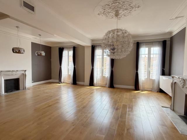 TOULON CENTRE VILLE EXCEPTIONNEL APPARTEMENT HAUSSMANIEN 175