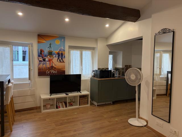 TOULON CENTRE 2 APPARTEMENTS REUNI SUR UN SEUL LOT IDEAL COURTE DUREE