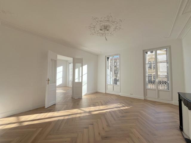 Toulon Appartement Haussmanien de 160m2 refait à neuf