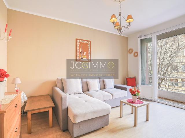 TOULON Appartement T1 balcon 28m2 + cave + parking et ascenseur