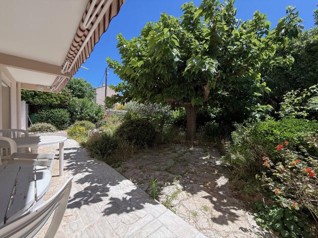 Toulon Bas Faron: rez de jardin dans petite résidence fermée et tres calme