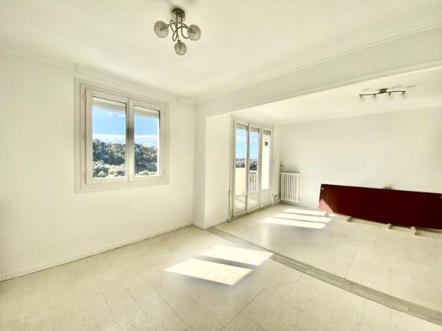 Toulon Brunet: Appartement T4 avec balcon et parking