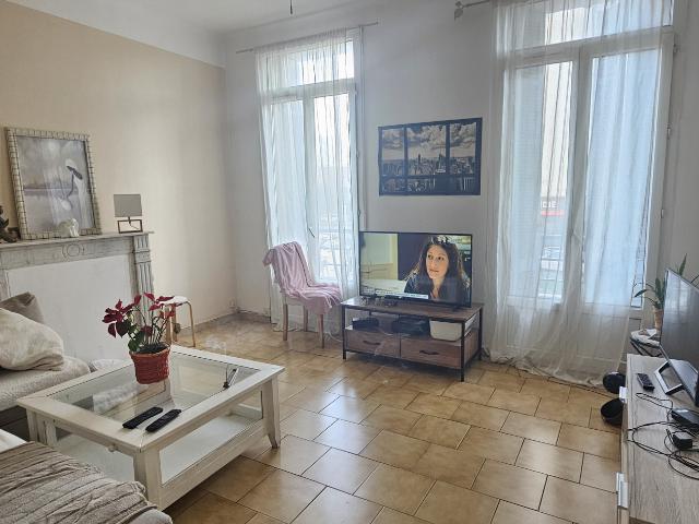 Toulon, entre le pont du las et le centre, appartement de type 4 actuellement loué