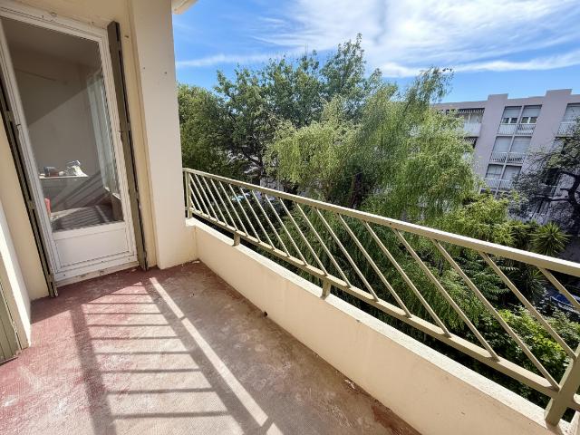 TOULON EST APPARTEMENT 3 PIECES 2 CHAMBRE BALCON PARKING COLLECTIF CAVE