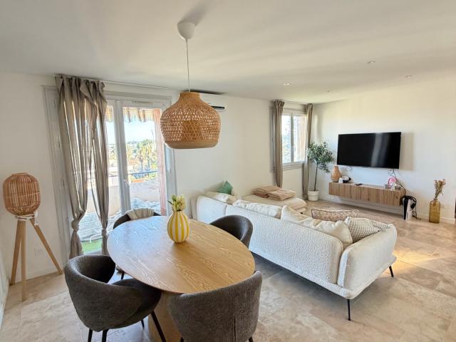 TOULON EST CHARMANT FAUX T3 56m2 AVEC BALCON ET CAVE