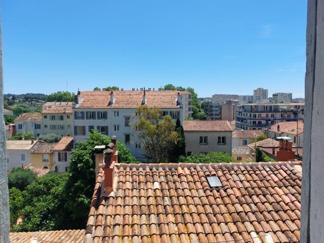 TOULON EST Saint Jean IMMEUBLE 8 LOTS Monopropriété forte rentabilité