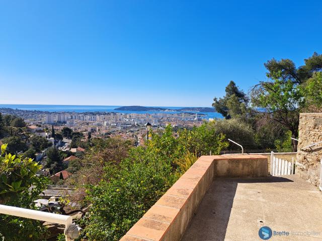TOULON FARON Faux T2 PARKING PRIVATIF TERRASSE VUE MER