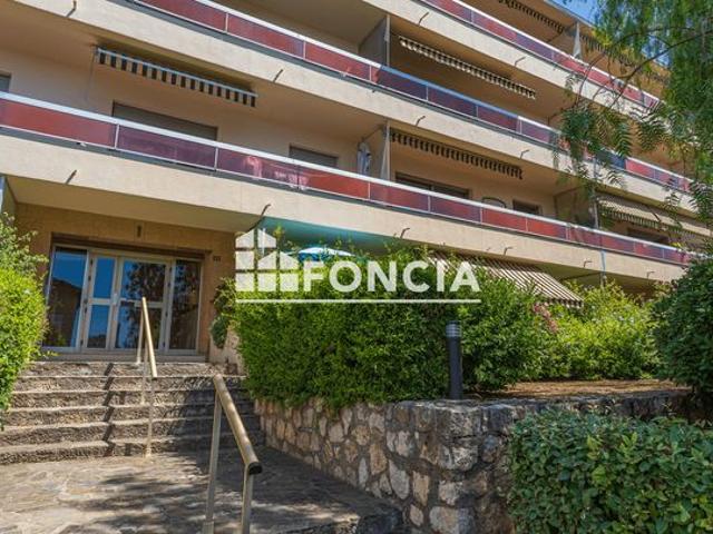 Toulon faron t4 dans residence de standing avec balcons, garage et place de parking