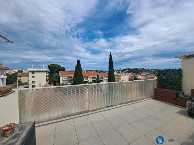 TOULON HAUT DE SAINT JEAN COQUET T2 TERRASSE
