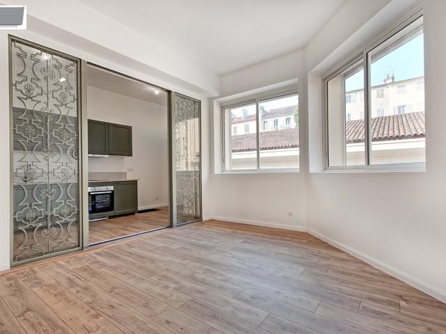 TOULON HAUTE VILLE APPARTEMENT T4/T5 RUE MIRABEAU
